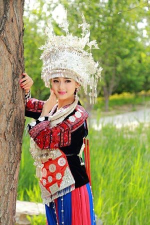 “跪杀”黑人案中的苗人警员：正在美国为什么有20多万苗族人？