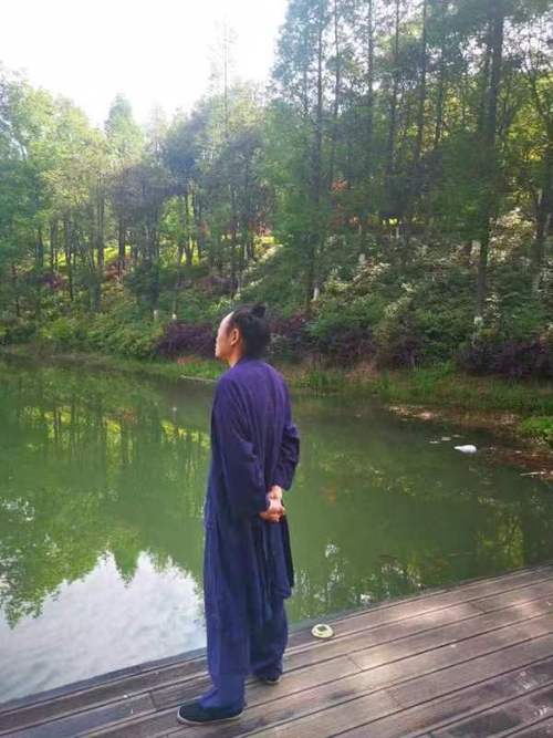泰国墓地情降失败泰国墓地探险遭遇波折